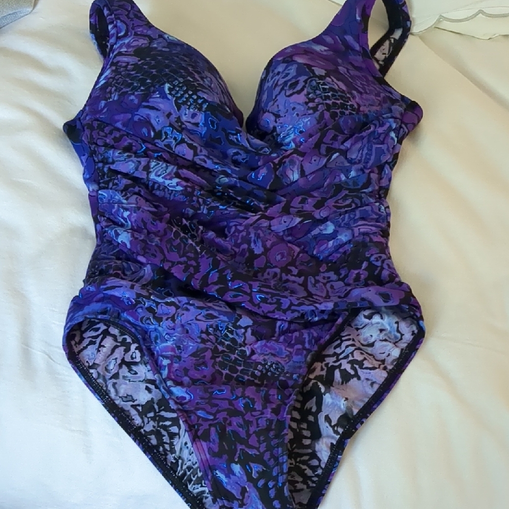 Miracle Swimsuit NWOT In Gondolf Style - Picture 11 of 11